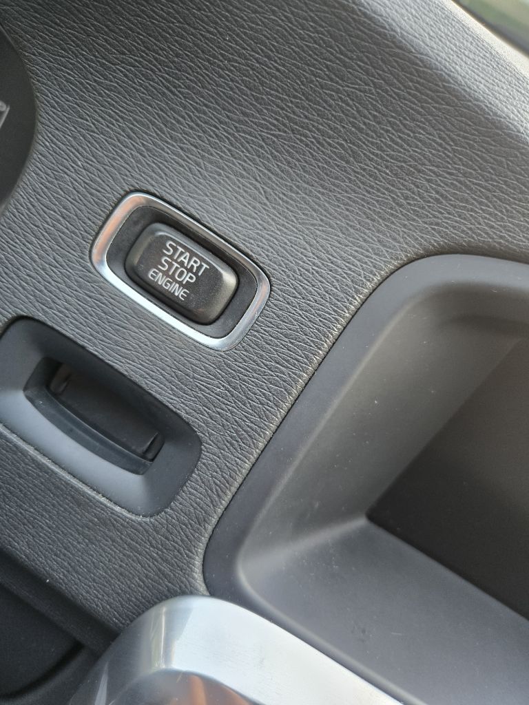 Photo 36 of this VOLVO S60