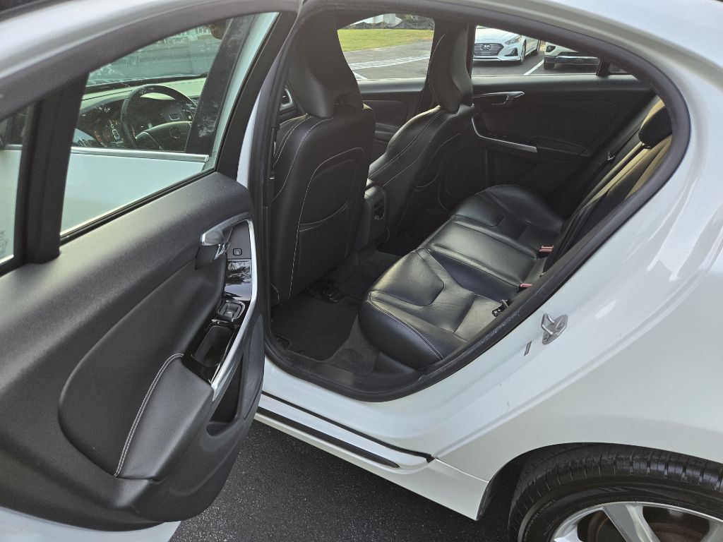 Photo 9 of this VOLVO S60