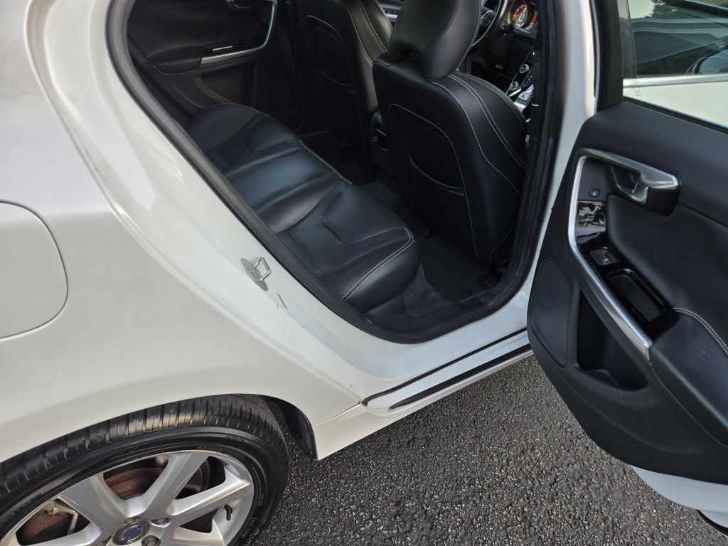 Photo 29 of this VOLVO S60