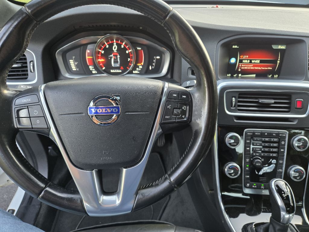 Photo 21 of this VOLVO S60