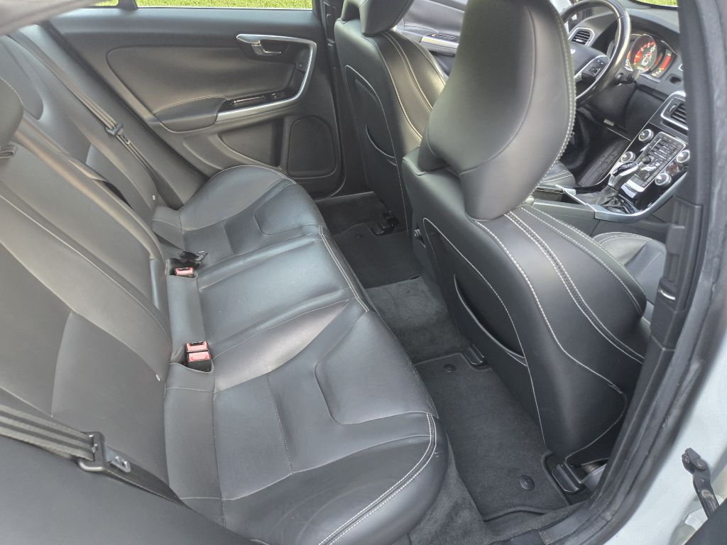 Photo 27 of this VOLVO S60
