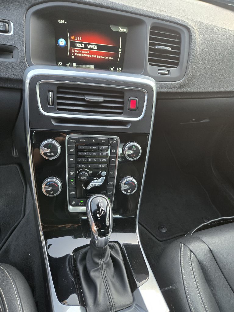 Photo 17 of this VOLVO S60