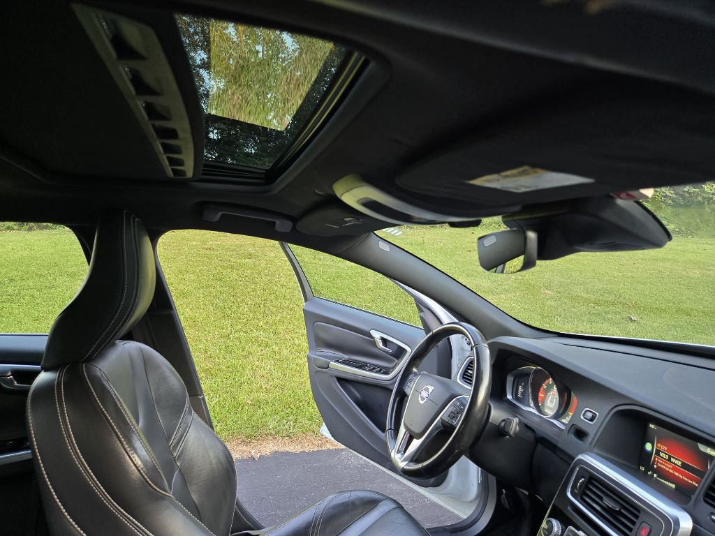 Photo 32 of this VOLVO S60