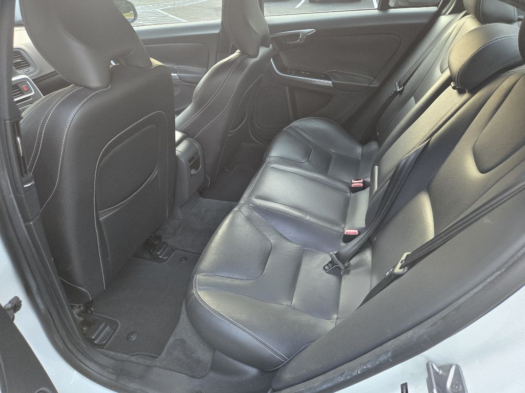 Photo 13 of this VOLVO S60