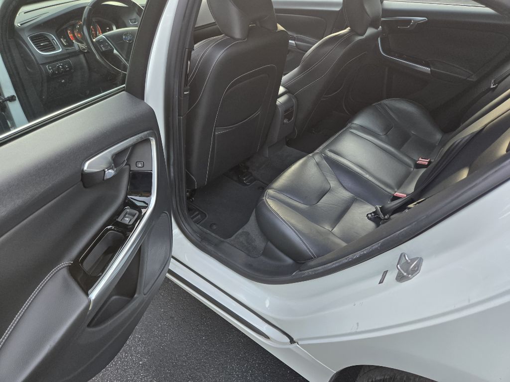 Photo 25 of this VOLVO S60