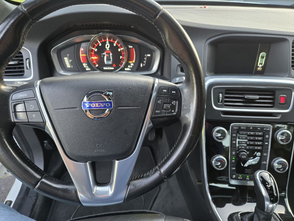 Photo 22 of this VOLVO S60