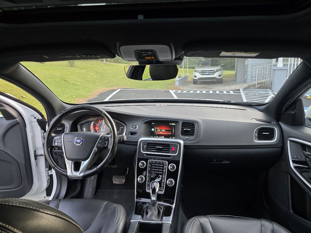 Photo 28 of this VOLVO S60