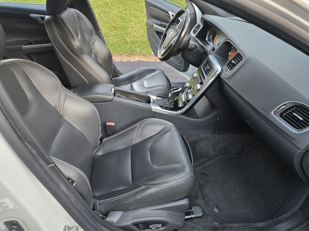 Photo 31 of this VOLVO S60