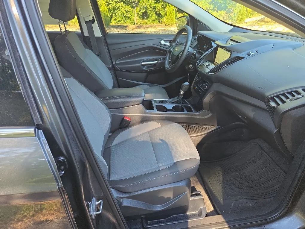 Photo 7 of this FORD ESCAPE