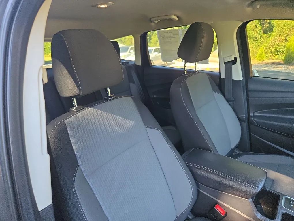 Photo 12 of this FORD ESCAPE