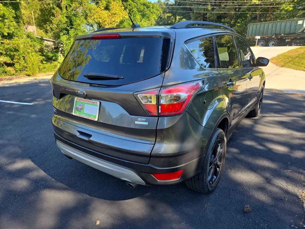 Photo 17 of this FORD ESCAPE