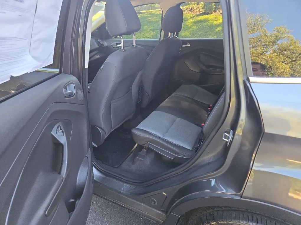 Photo 22 of this FORD ESCAPE