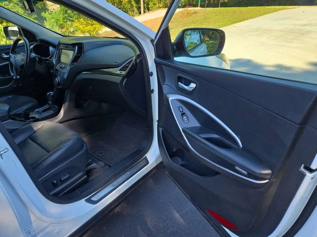 Photo 5 of this HYUNDAI SANTA FE SPORT