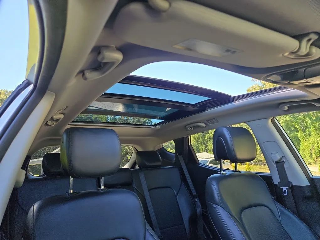 Photo 8 of this HYUNDAI SANTA FE SPORT