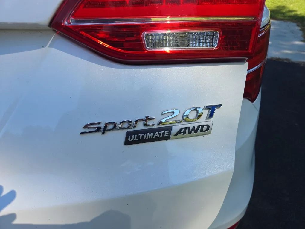 Photo 21 of this HYUNDAI SANTA FE SPORT