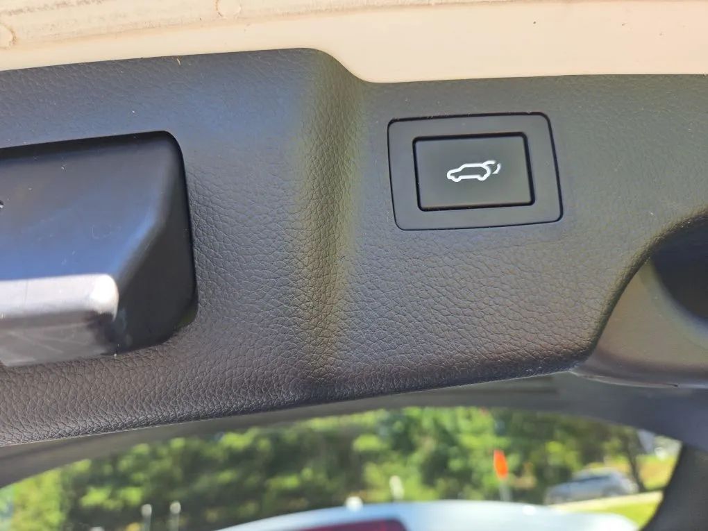 Photo 24 of this HYUNDAI SANTA FE SPORT