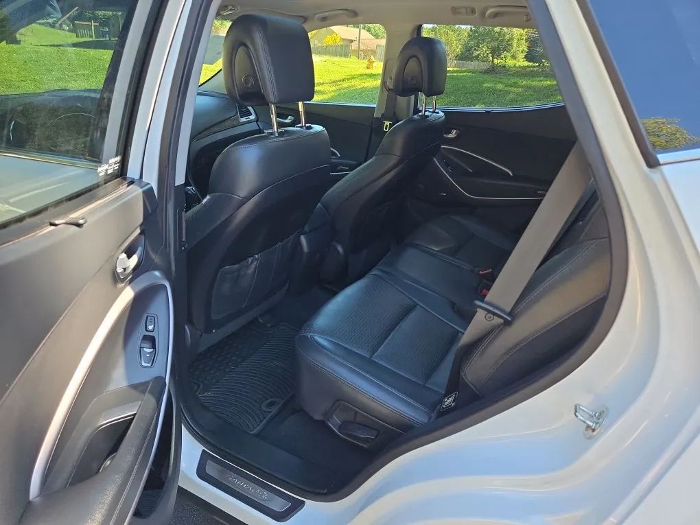 Photo 26 of this HYUNDAI SANTA FE SPORT