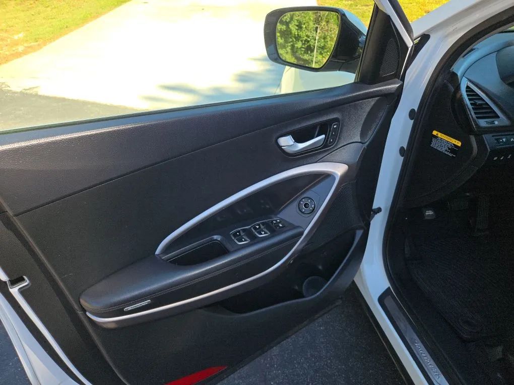 Photo 27 of this HYUNDAI SANTA FE SPORT