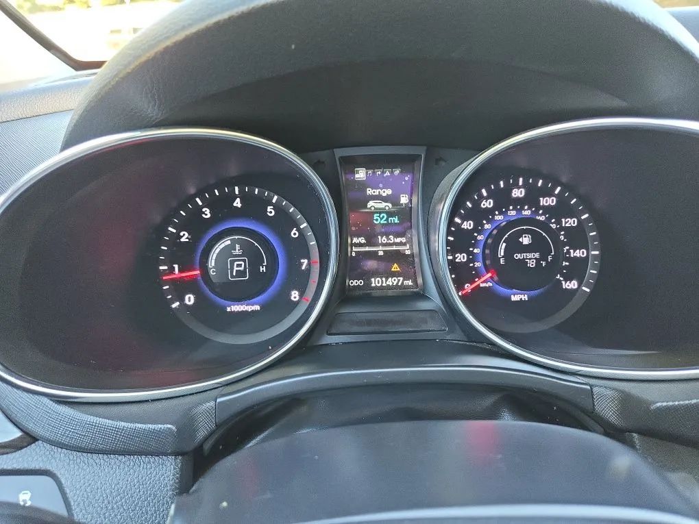 Photo 36 of this HYUNDAI SANTA FE SPORT