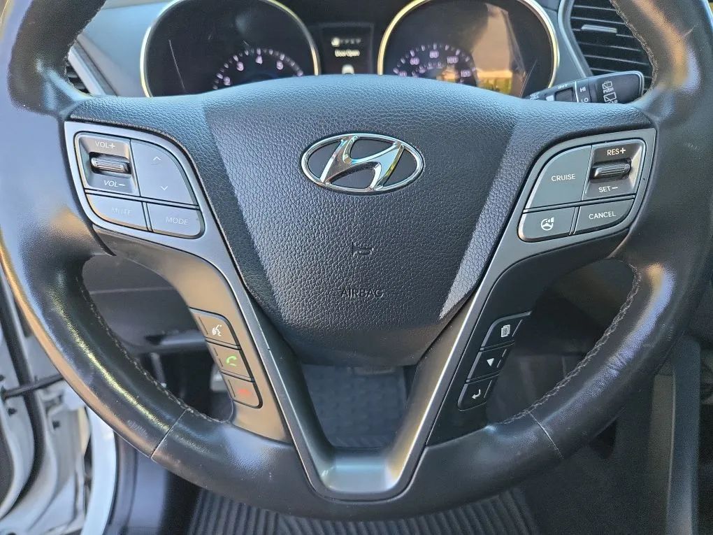 Photo 37 of this HYUNDAI SANTA FE SPORT
