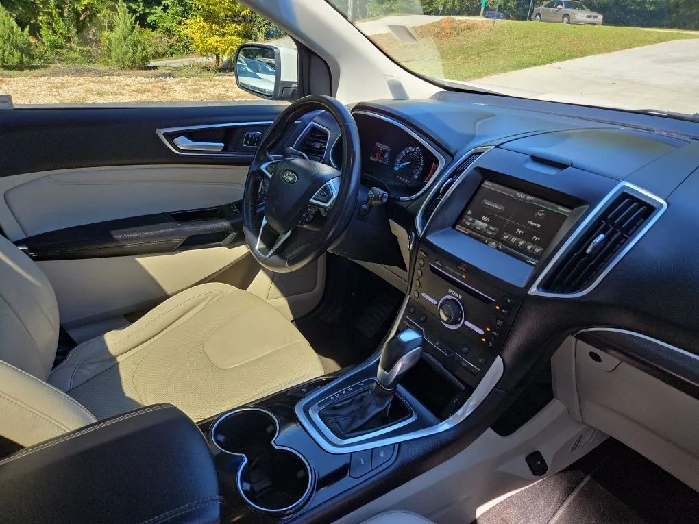 Photo 11 of this FORD EDGE