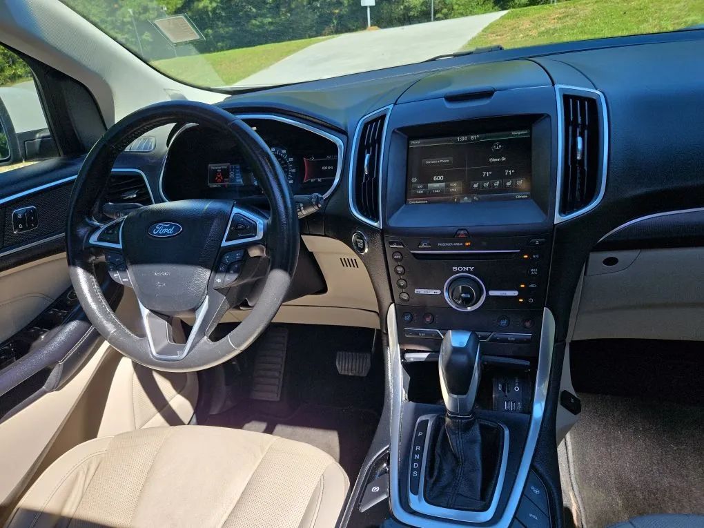 Photo 12 of this FORD EDGE