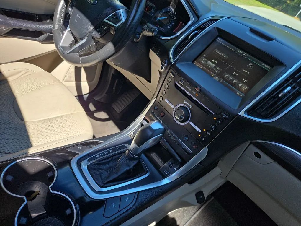 Photo 13 of this FORD EDGE