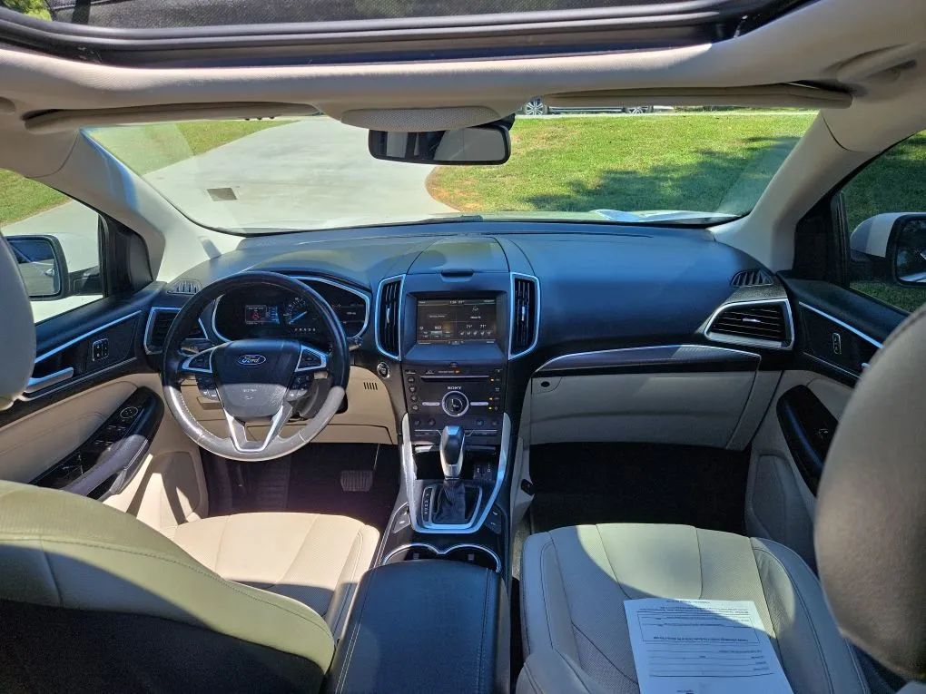 Photo 16 of this FORD EDGE