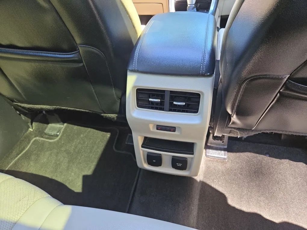 Photo 17 of this FORD EDGE