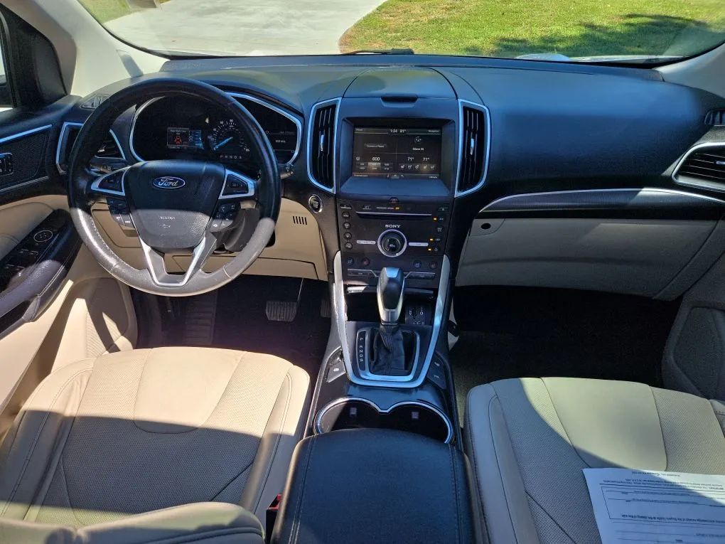 Photo 18 of this FORD EDGE