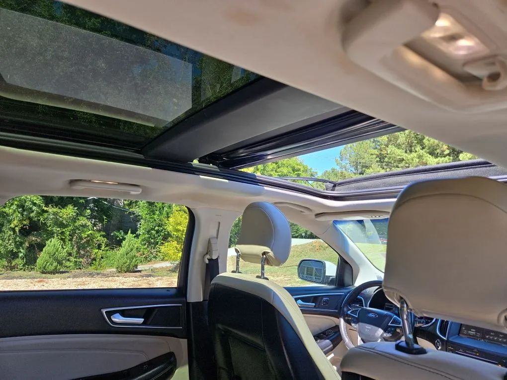 Photo 19 of this FORD EDGE