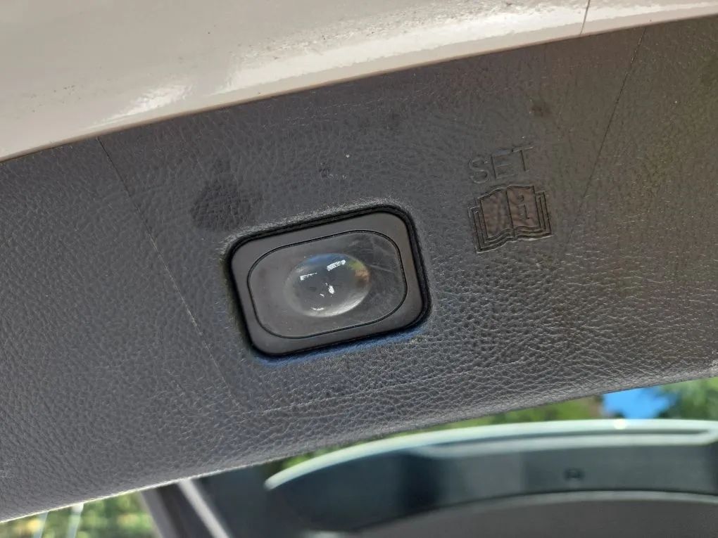 Photo 23 of this FORD EDGE