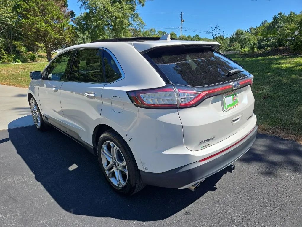Photo 24 of this FORD EDGE
