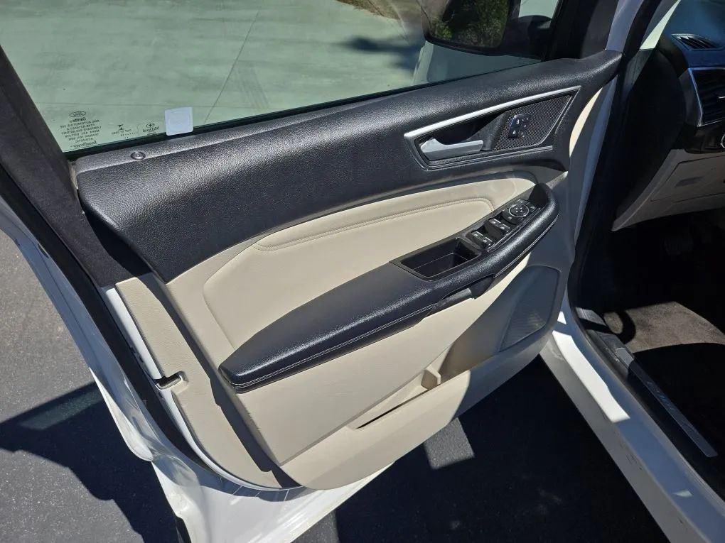 Photo 26 of this FORD EDGE