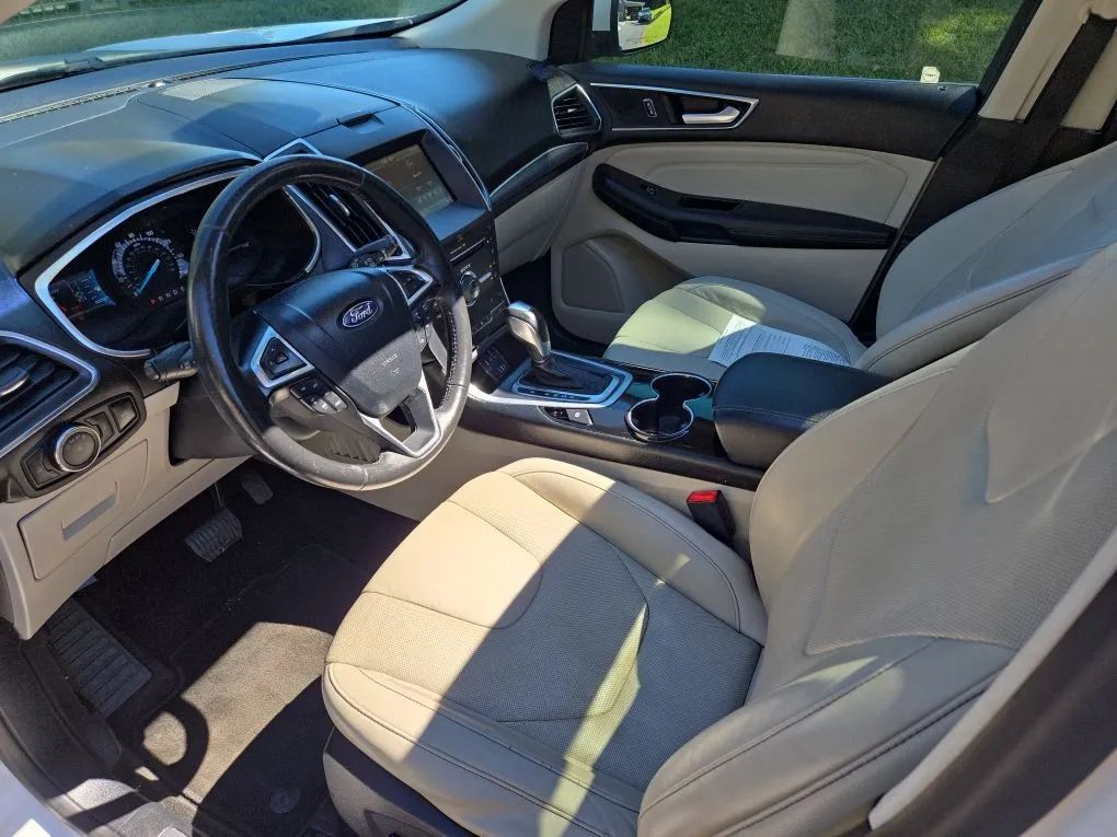 Photo 29 of this FORD EDGE