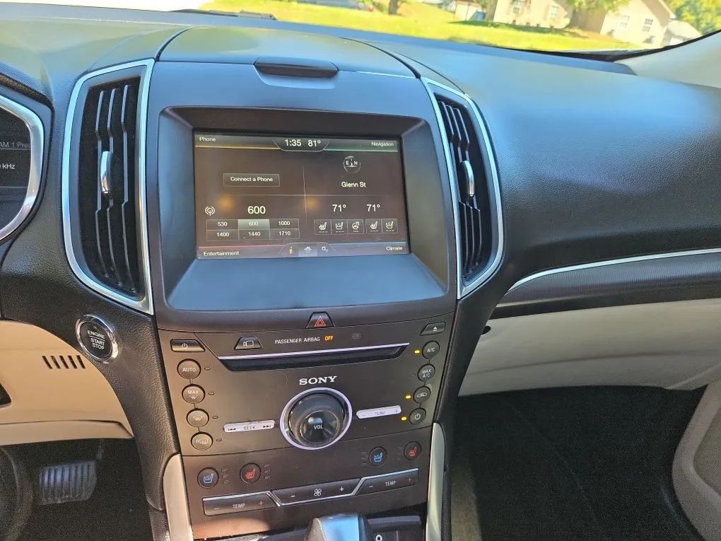 Photo 31 of this FORD EDGE