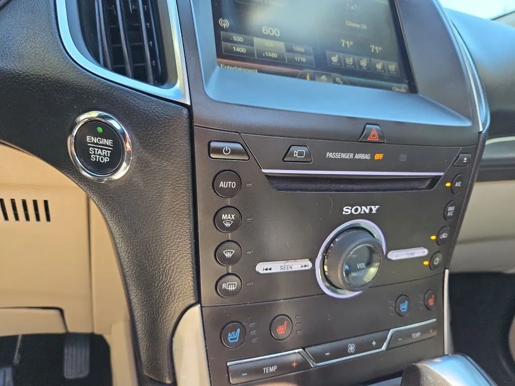 Photo 33 of this FORD EDGE