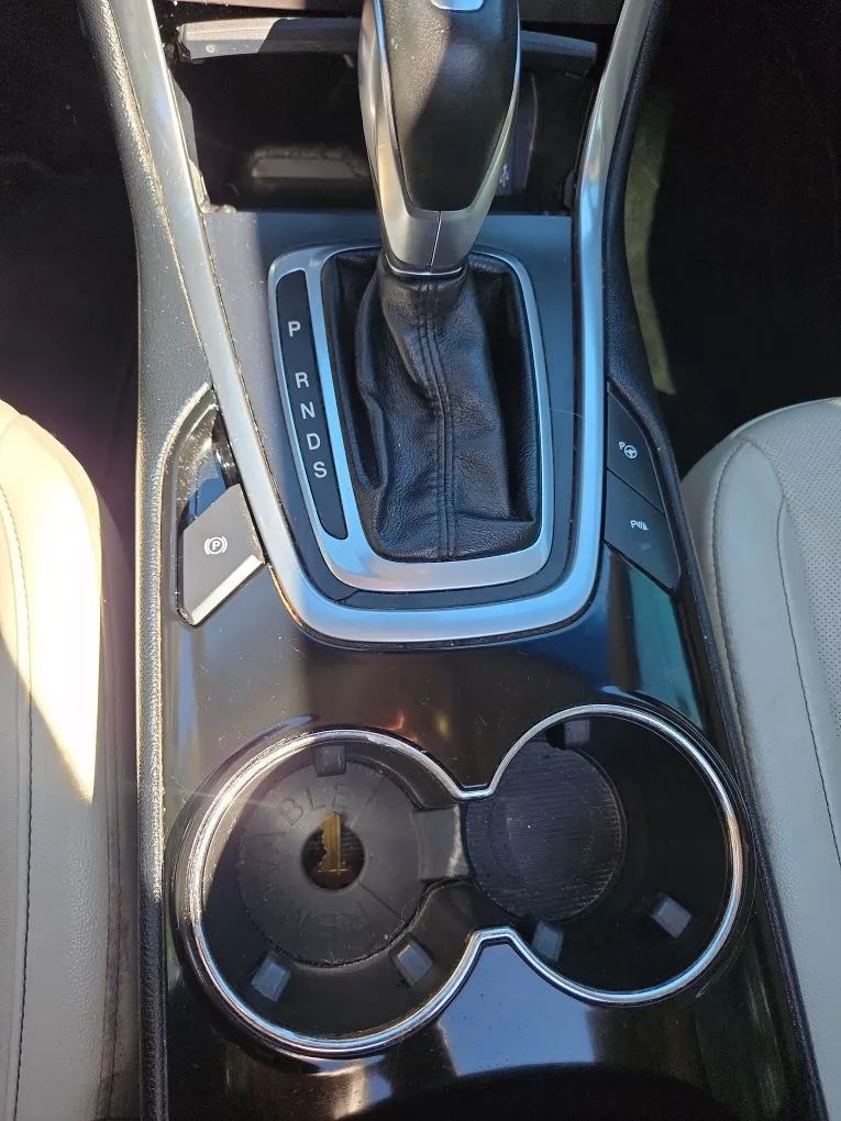 Photo 34 of this FORD EDGE