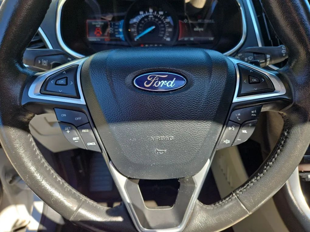 Photo 37 of this FORD EDGE