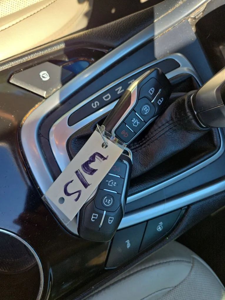 Photo 38 of this FORD EDGE