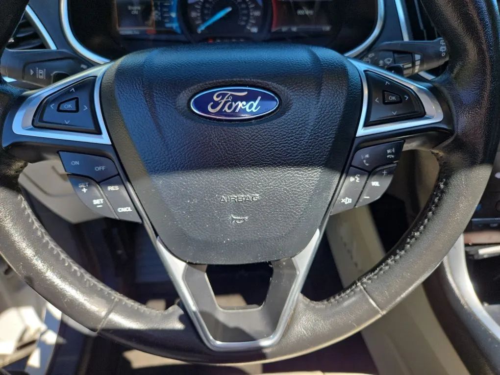 Photo 39 of this FORD EDGE