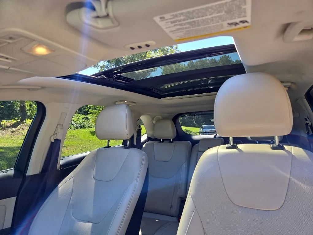 Photo 43 of this FORD EDGE