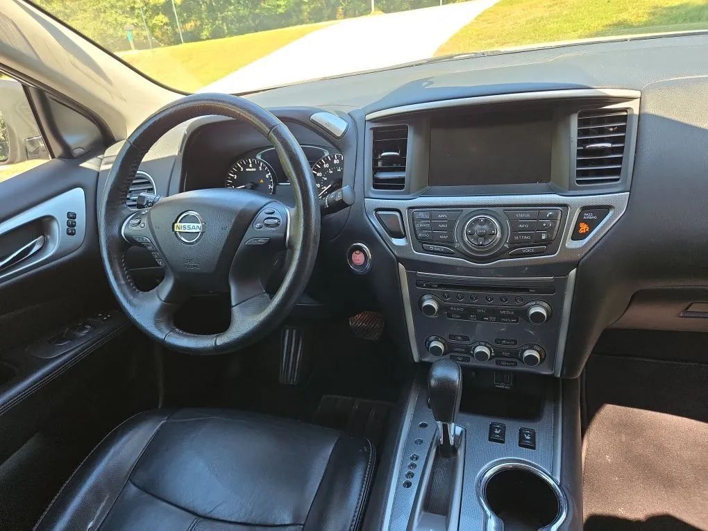 Photo 10 of this NISSAN PATHFINDER