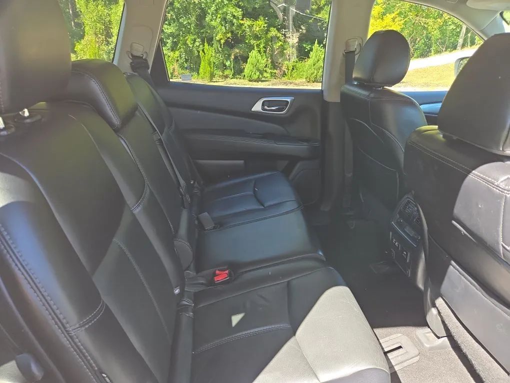Photo 12 of this NISSAN PATHFINDER