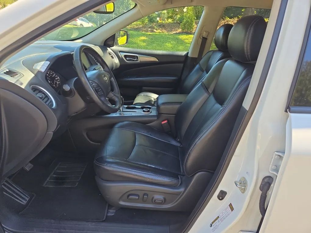 Photo 27 of this NISSAN PATHFINDER