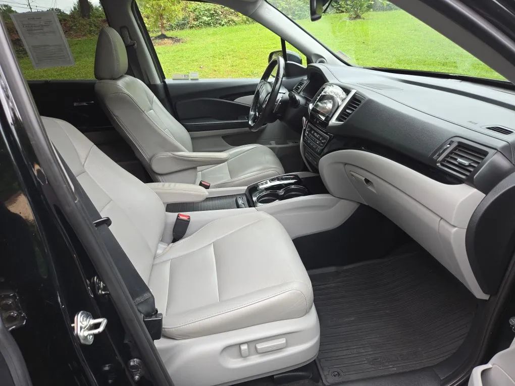 Photo 8 of this HONDA PILOT