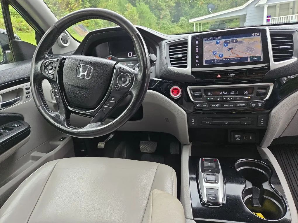 Photo 10 of this HONDA PILOT