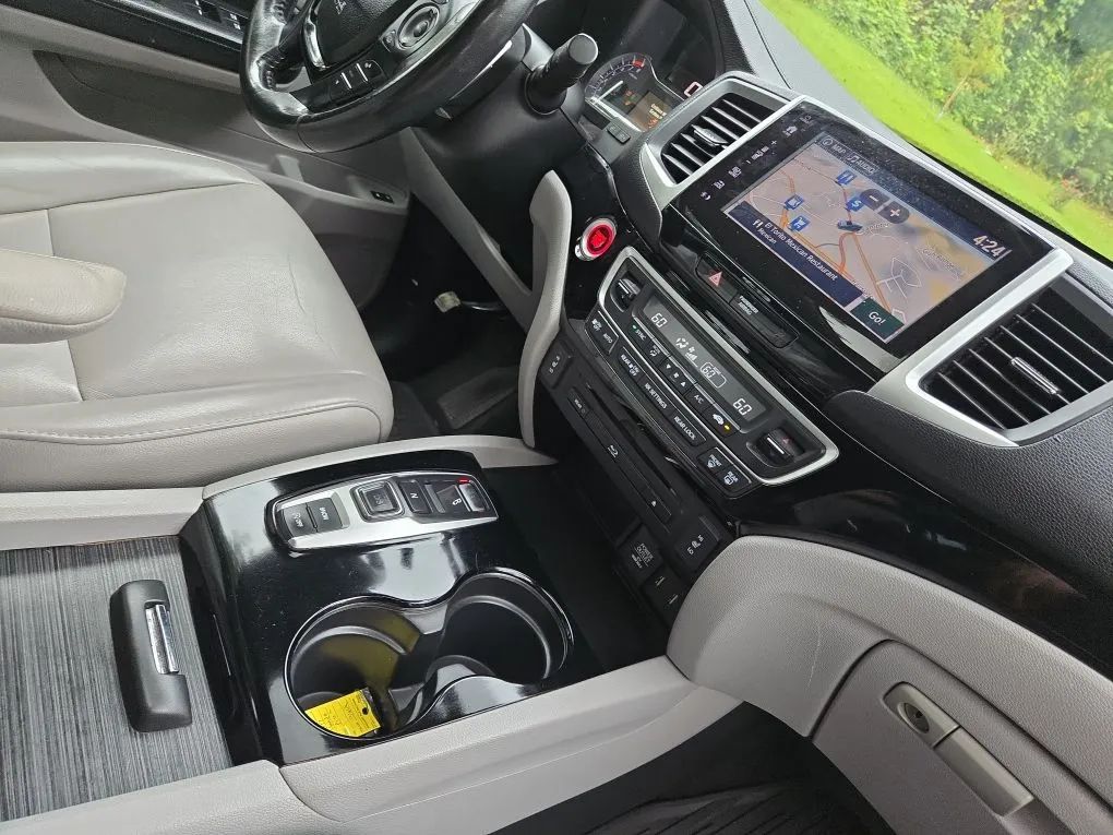 Photo 11 of this HONDA PILOT