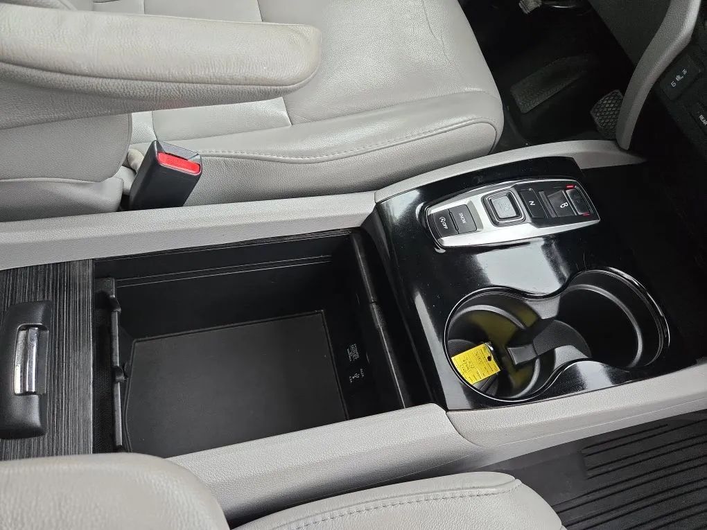 Photo 12 of this HONDA PILOT