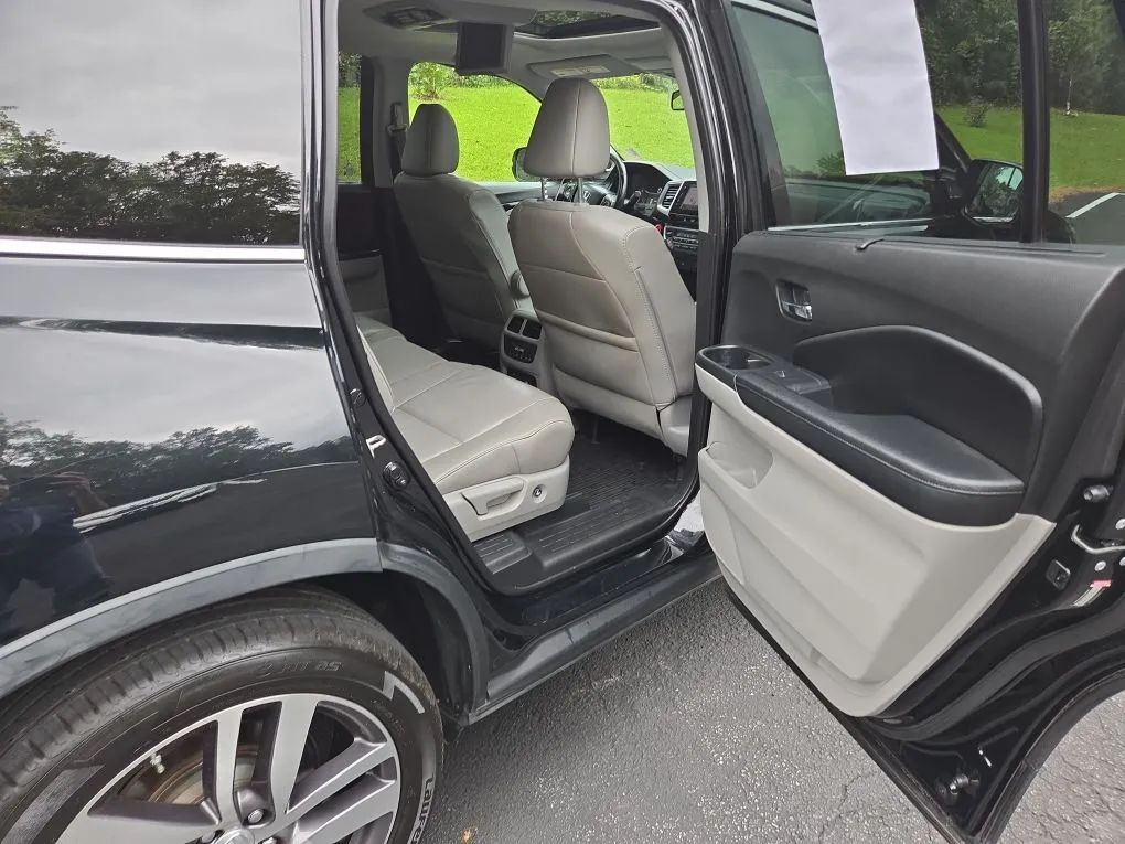 Photo 15 of this HONDA PILOT
